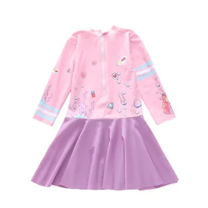 Détail du maillot de bain manches longues pour enfants avec imprimé sirène et jupe