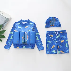 Vista piatta dettagliata del costume da bagno blu per bambini con motivi di dinosauri