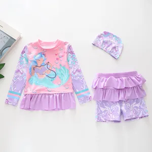 Vue détaillée du maillot de bain sirène trois pièces pour fille avec jupe à volants et bonnet
