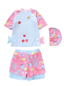 Set costume da bagno sirena tre pezzi per bambina con stampe di conchiglie e pinne