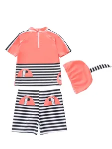 Dreiteiliges Jungen-Badebekleidungsset mit Zebramuster-Oberteil, Shorts und Kappe