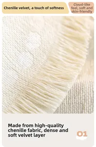Gros plan sur le tissu chenille crème avec texture douce et détails de franges