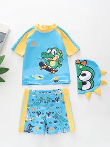 Dreiteiliges Jungen-Bademodenset mit kurzärmeligem Oberteil, Shorts und Cartoon-Monster-Hut