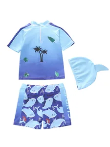 Dreiteiliges Jungen-Bade-Set mit Haiflossen-Kappe und Kokosnussbaum-Musterdruck