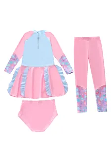 Détail du maillot de bain protection solaire à manches longues avec motifs marins et zip