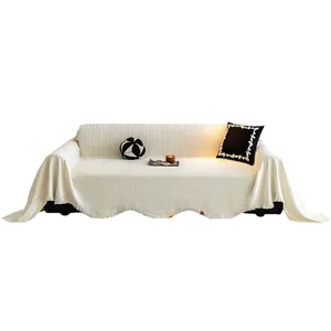 Housse de canapé de luxe en chenille crème avec bords à franges et texture tissée
