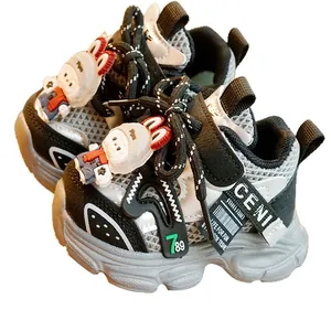 Ademende baby sneakers met cartoon konijn design en antislip zachte rubberen zool