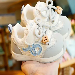 Scarpe da Camminata per Neonati Mesh Traspirante Suola Morbida Antiscivolo Sneakers per Bambini Chiusura a Strappo Scarpe Primi Passi Stile Sportivo Casual