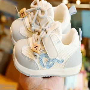 Scarpe da neonato traspiranti con suola in gomma antiscivolo e perline con lettere