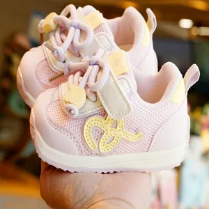Scarpe primi passi rosa e crema con mesh traspirante e cinturino in velcro a orsetto