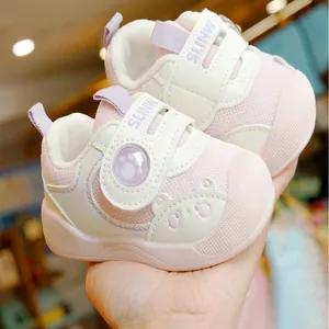 Breathable mesh baby walking shoes with cartoon bear design and non-slip soft soles