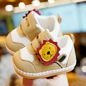 Ademende baby loopschoenen met cartoon leeuw en zachte antislip zolen