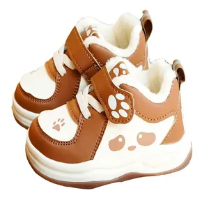 Winter baby loopschoenen met warme pluche voering en panda ontwerp in bruin en wit