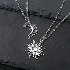 Vintage Alloy Sun And Moon Pendant Necklace For Women Men Retro Bohemian Celestial Celestial Rhinestone Long Chain Jewelry Gift