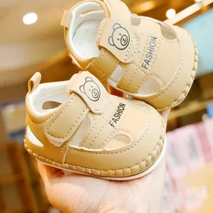 Sandales souples pour bébé kaki avec motif d'ours et design ajouré très respirant