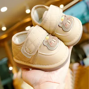 Scarpe primi passi per neonati con orsetto e suola in gomma morbida antiscivolo