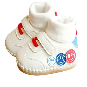 Chaussures bébé semelle souple avec visages de dessins animés et col en tricot blanc