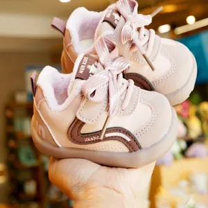 Baskets d'hiver pour bébés avec doublure en peluche chaude et semelle souple rose