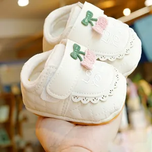 Chaussures de Marche pour Bébé Fille Doublées de Fausse Fourrure Hiver Cuir Synthétique Semelle Souple Antidérapante Broderie Cerise