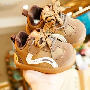 Chaussures bébé marron avec doublure peluche chaude et semelles en caoutchouc antidérapantes