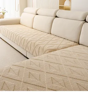 Détail de la housse de canapé en peluche crème épaisse avec texture à motifs losanges