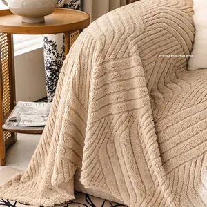 Copridivano in velluto di flanella beige con trama a spina di pesce per decorazioni di casa