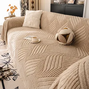 Copridivano minimalista in pile beige con strisce a rilievo e frange decorative