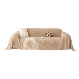 Copridivano in pile sherpa beige spesso con motivo geometrico strutturato per divani