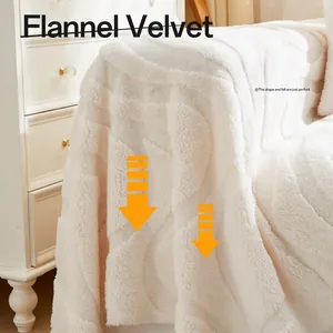 Copridivano spesso in velluto flanella crema con trama floreale e fondo antiscivolo