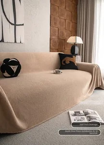 Detaillierte Textur der beigen Sherpa-Fleece-Sofaabdeckung für vollen 360-Schutz