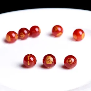 Perle in agata rossa con incisioni buddiste dorate per creazione gioielli fai da te