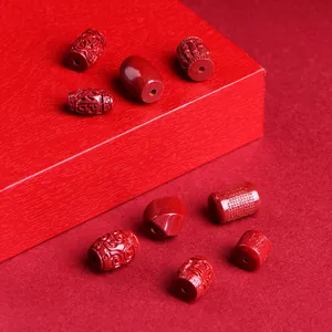 Perline di cinnabro tradizionali per bracciali con incisioni e accenti dorati