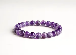 Macro de perles d'améthyste naturelle 8-10mm avec textures violettes et blanches