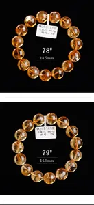 Macro detail van natuurlijke 14,5 mm goudgele kristallen kralenarmbanden met texturen