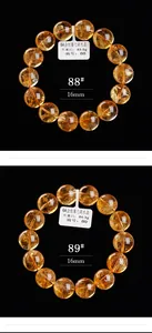 Macro-opname van 16mm gele citrien kristallen armbanden met natuurlijke aders op zwart