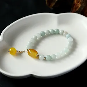 Jadeit-Perlenarmband mit gelben Achat-Akzenten und 14K vergoldetem Quasten-Anhänger