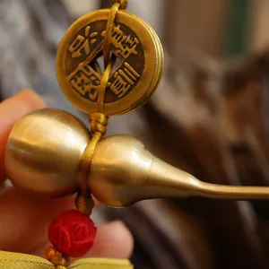 Vintage Messing Wu Lou Auto-Anhänger mit Fünf Kaiser Münzen und roter Rosenperle