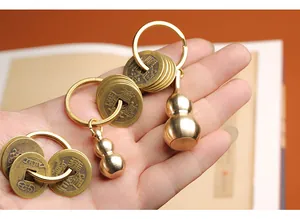 Détails de l'attache porte-clés en laiton avec gourde Wu Lou et pièces antiques