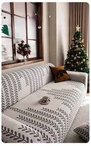 Detailaufnahme der Jacquard-Sofaabdeckung mit grauem Blattmuster in gemütlichem Heim