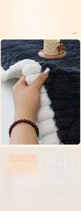 Détail de la housse de canapé en jacquard épais montrant la texture du tissu