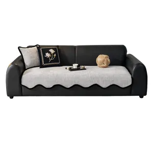 Housse de canapé épaisse en chenille gris clair avec bordure noire et broderie beige