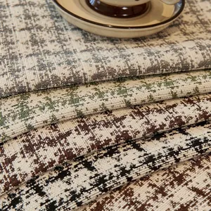 Housses de canapé en chenille texturée en gris, vert, brun et noir pour décoration