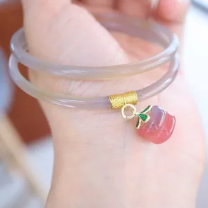 Pulsera de ágata calcedonia natural con hilo de oro y colgante de melocotón rosa