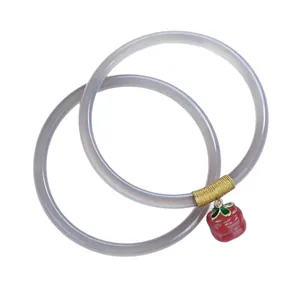 Set de pulseras de calcedonia natural con hilo de oro y colgante de manzana roja