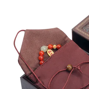 Pulsera tradicional de ágata roja con colgante de oro Nafu y lujosa caja de regalo de madera