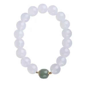 Bracciale di perle di agata bianca naturale con perla verde e dettagli dorati