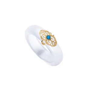 Anello in agata calcedonio bianco con filigrana dorata e pietra ruyi turchese