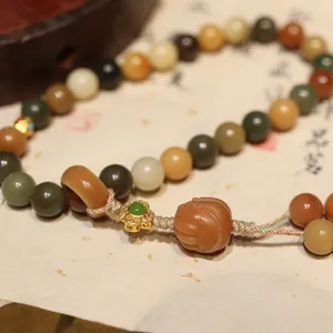 Handgefertigte Bodhi-Perlen Gebetskette in Bonbonfarben mit vergoldetem Blumenanhänger