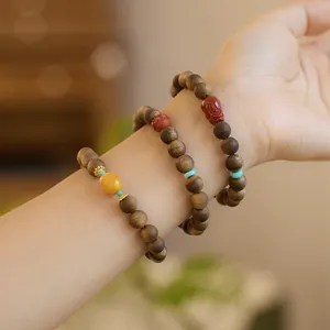 Set di bracciali in legno di agar naturale con perline rosse pi yao e dettagli gialli