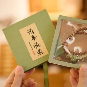 Groene houten kralenarmband met jade hanger en geschenkdoos met PE-folie frame